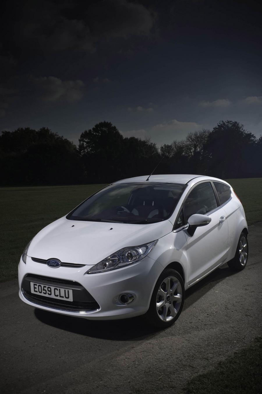  Ford Fiesta Titanium Individual 2010 года  (фото 2 из 6)